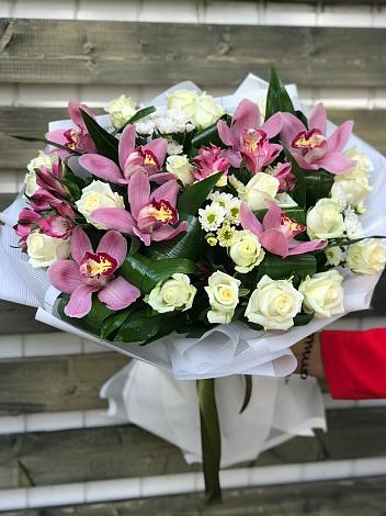 Букет цветов из: Розы и Хризантемы в Елизаветинском