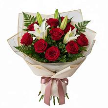 Букет цветов из:  Лилии и Розы в Елизаветинском