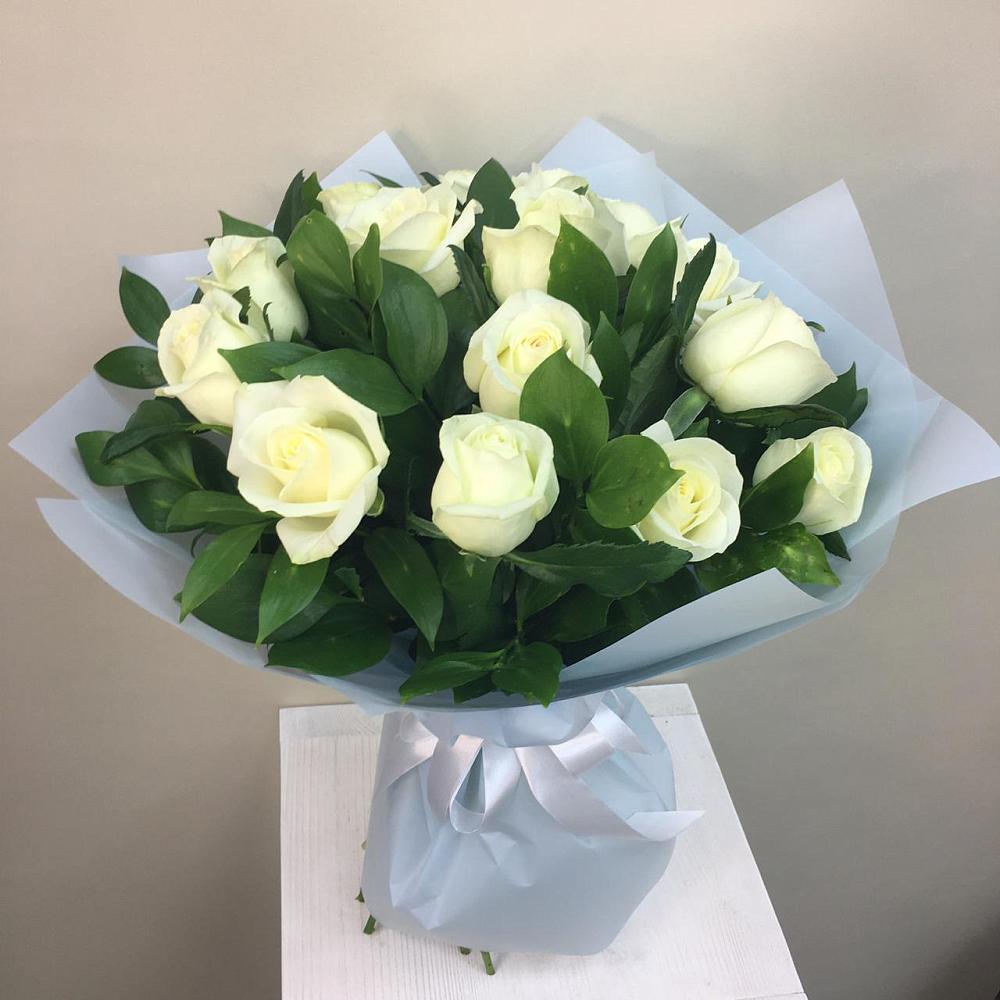 Букет 15 Белых роз Проуд в Елизаветинском