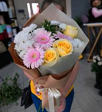 Букет цветов из:  Герберы, Розы и Хризантемы в Елизаветинском