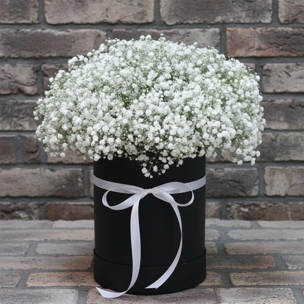 Цветочная композиция из Гипсофила в шляпной коробке в Елизаветинском