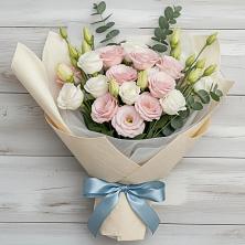 Букет цветов из:  Лизиантусы в Елизаветинском
