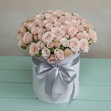 Цветочная композиция из Розы в шляпной коробке в Елизаветинском