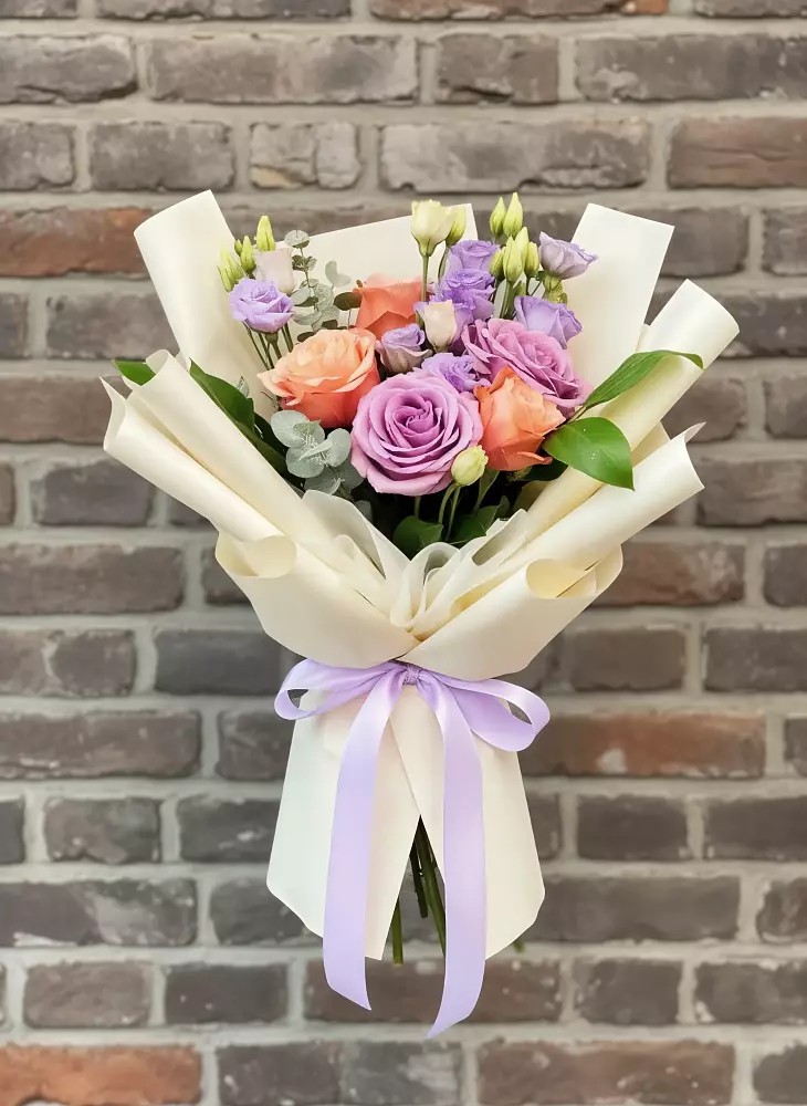 Букет цветов из: Лизиантусы и Розы в Елизаветинском