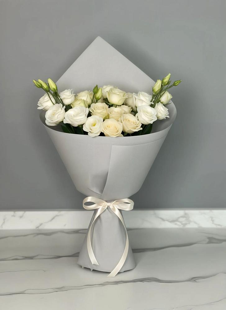 Букет цветов из: Розы и Лизиантусы в Елизаветинском