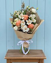 Букет цветов из:  Альстромерии, Лизиантусы, Розы и Хризантемы #REPLACE_PRED# Елизаветинском