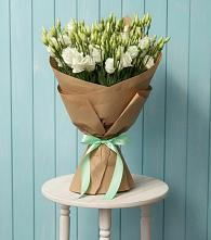 Букет цветов из:  Лизиантусы в Елизаветинском