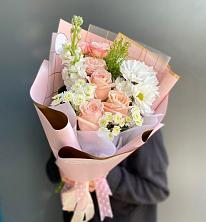 Букет цветов из:  Хризантемы и Розы в Елизаветинском