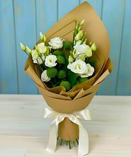 Букет цветов из:  Хризантемы и Лизиантусы в Елизаветинском