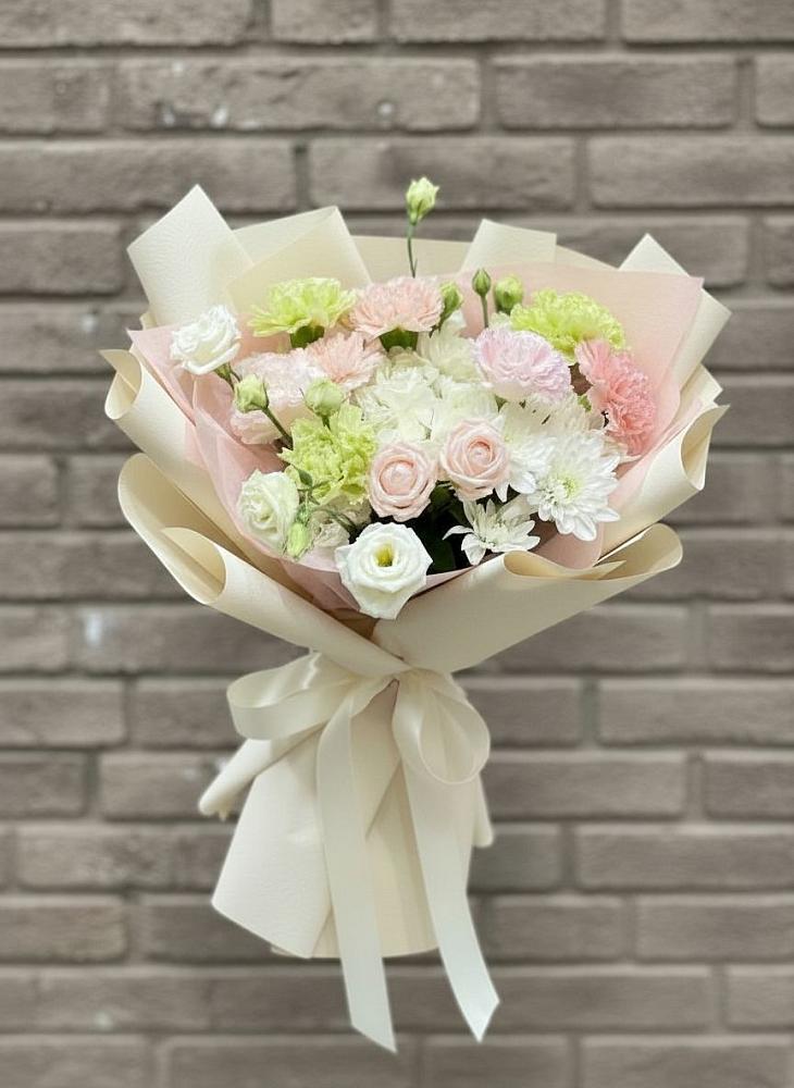 Букет цветов из: Гвоздики, Розы, Лизиантусы и Хризантемы в Елизаветинском