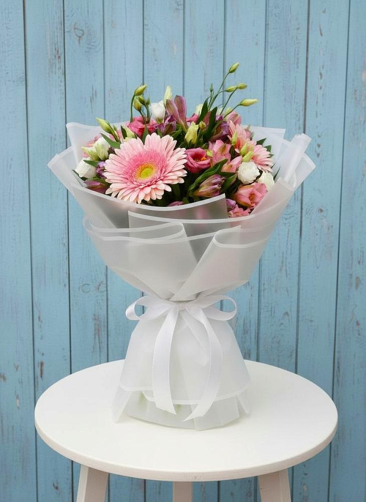 Букет цветов из: Герберы, Альстромерии и Лизиантусы в Елизаветинском