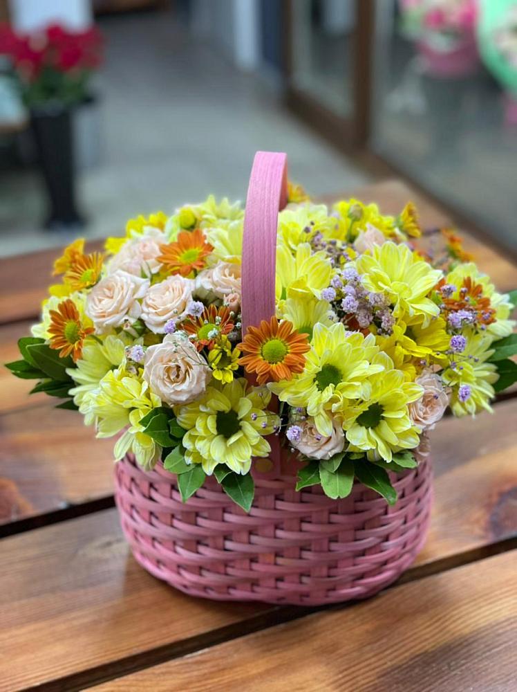 Цветочная композиция из Хризантемы и Розы в корзине в Елизаветинском
