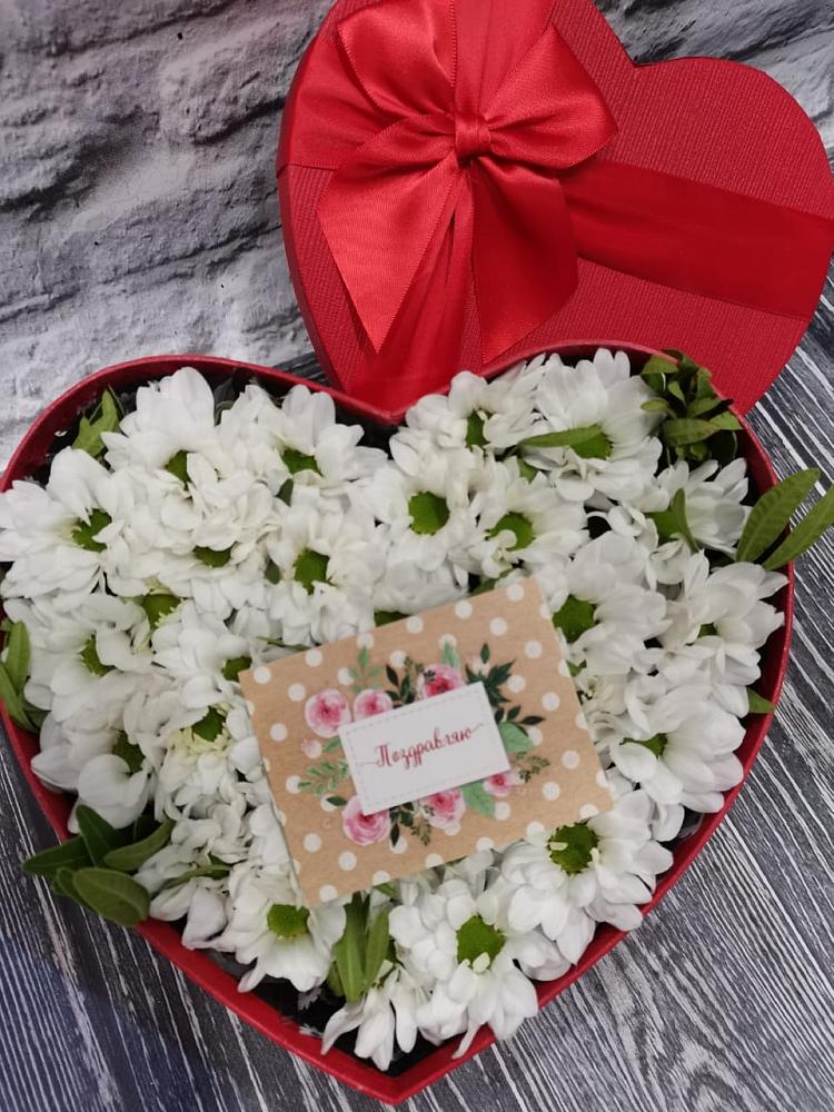 Цветочная композиция из Хризантемы в виде сердца в Елизаветинском