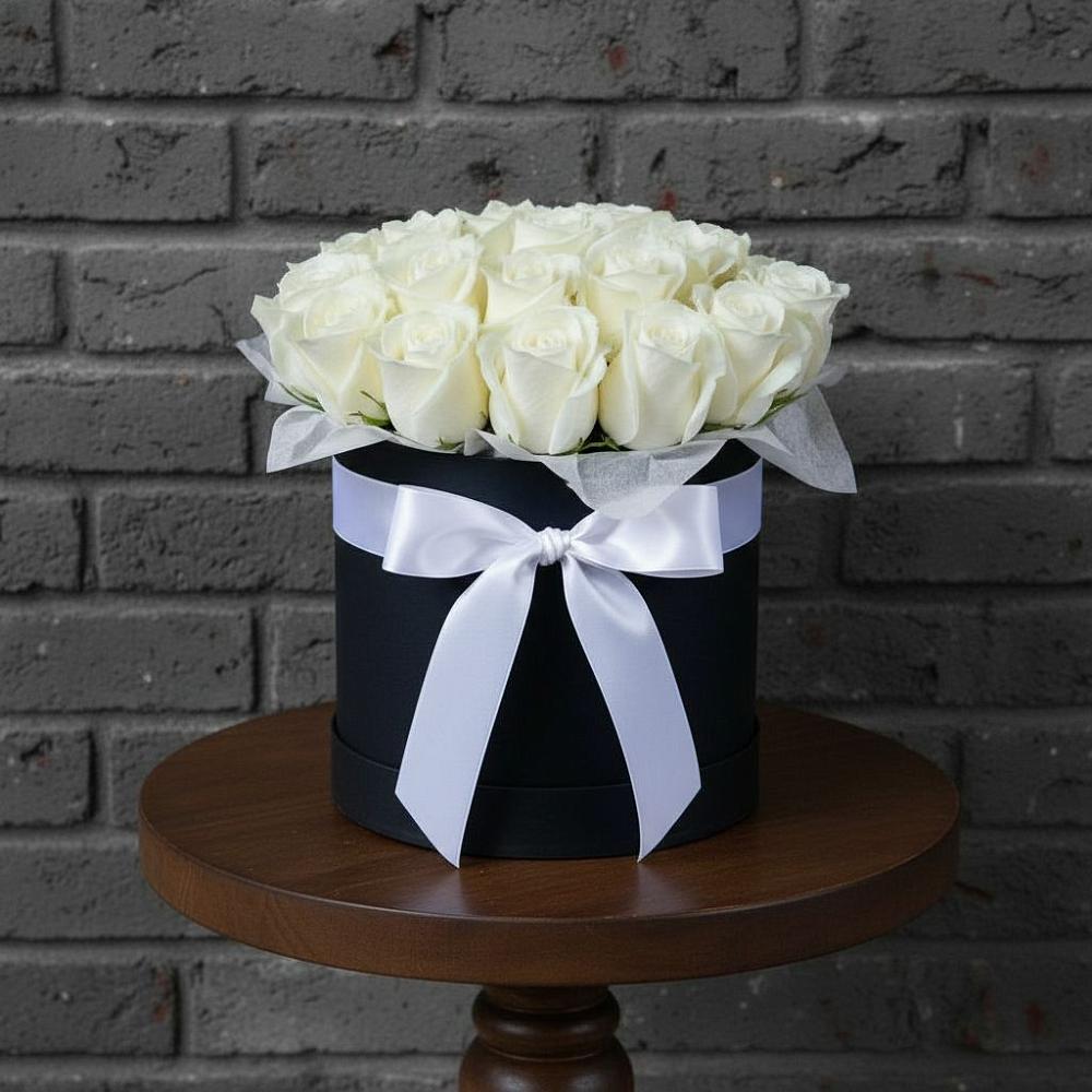 Цветочная композиция из Розы в шляпной коробке в Елизаветинском