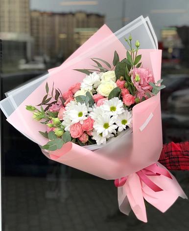 Букет цветов из: Розы, Лизиантусы и Хризантемы в Елизаветинском