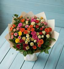 Букет Микс из разноцветных кустовых роз в Елизаветинском